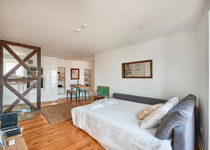 Cozy Flat In Santa Apolonia